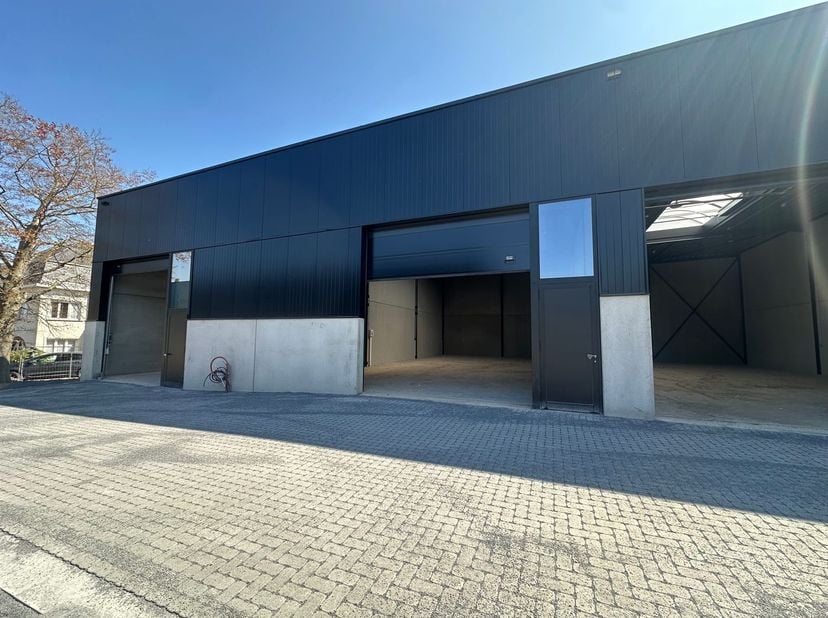 Nieuwbouw KMO-unit met een oppervlakte van 162 m² en 2 privatieve parkeerplaatsen te koop.&lt;br /&gt;
&lt;br /&gt;
De KMO-units zijn gelegen op de ex-site van ho