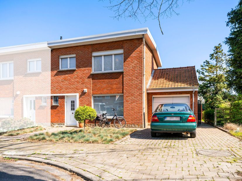 Te renoveren woning met ruime tuin op het einde van een rustige wijk te koop!&lt;br /&gt;
Deze woning biedt heel wat potentieel voor wie op zoek is naar een