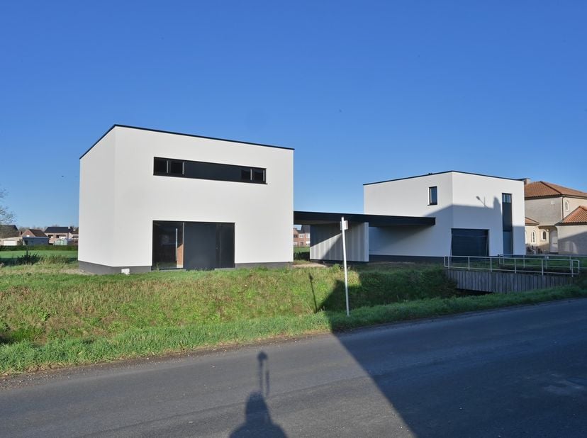 4 Moderne, energiezuinige nieuwbouwwoningen met warmtepomp, zonnepanelen en een dubbele carport, residentieel en landelijk gelegen te Maasmechelen-Boo