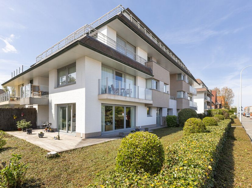 Nieuwpoort : Spacieux appartement de 2 chambres à coucher avec terrasses ensoleillées.Découvrez cet appartement lumineux de 88 m² à Nieuport. L&#039;espace