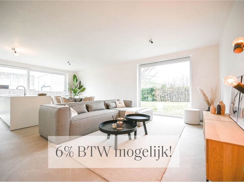 Welkom bij Jasmijnhof, gelegen in een rustige, centrale woon- en speelstraat die een harmonieuze combinatie biedt van moderne architectuur en natuurli