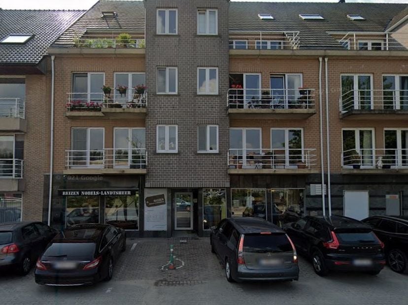 Bien professionnel à louer
                    à 9220 Hamme