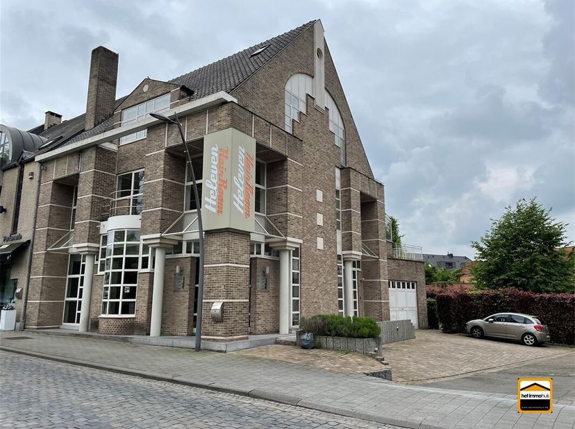 Ruim handelspand met bovengelegen woning, pal in het centrum van Diepenbeek&lt;br /&gt;
* Geen renovatieplicht (label D)&lt;br /&gt;
* Asbestveilig bevonden &lt;br /