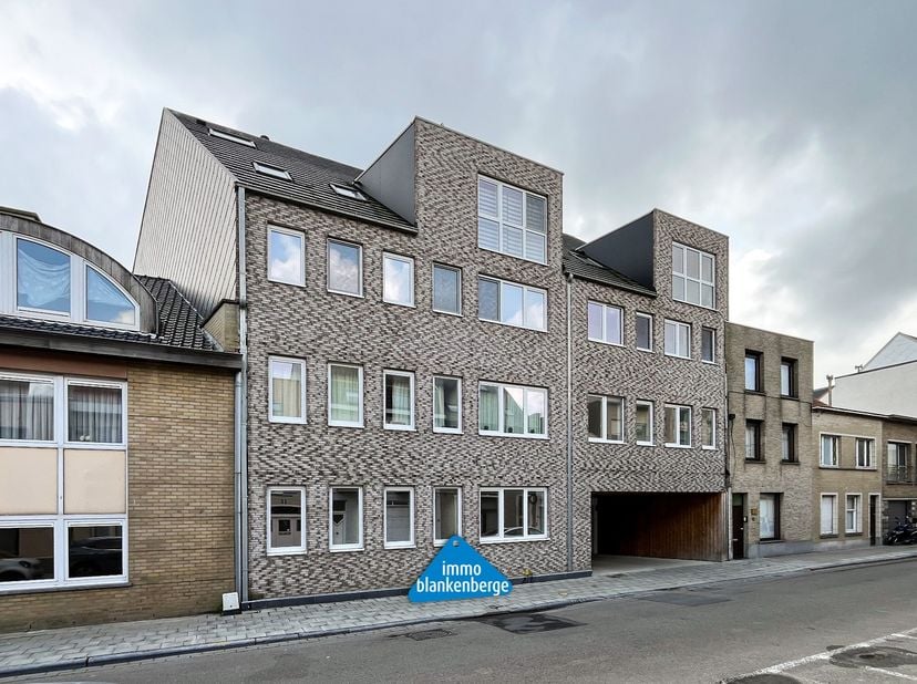 We hebben een unieke kans: één garagebox in een afgesloten complex in het hart van de stad staat terug te koop! (Onder registratierechten)&lt;br /&gt;
&lt;br /