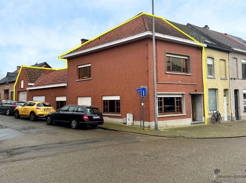 Propriété unique avec de nombreuses possibilités dans un emplacement de choix à la périphérie de la ville.&lt;br /&gt;
Vous recherchez une propriété avec du