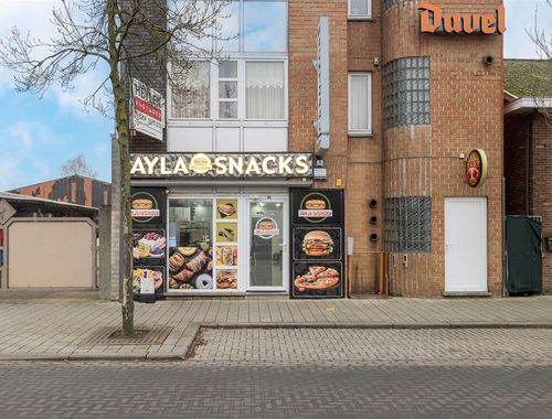                                         Rez-de-chaussée commercial à louer à Heist-op-den-Berg, € 1.500
