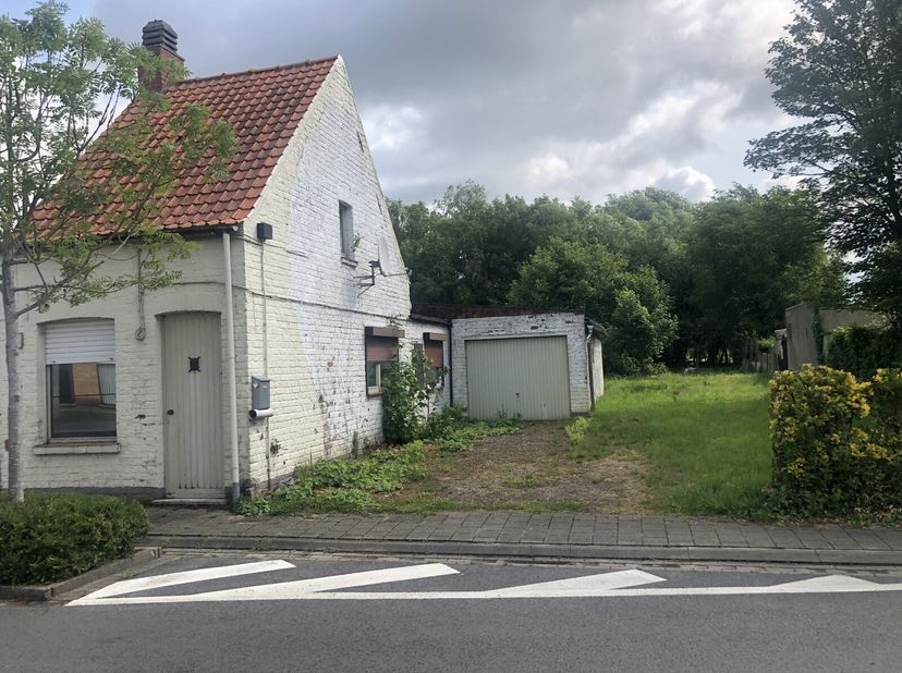 Te Koop: Renovatie- of Sloopproject op Residentiële Ligging (6a 20ca) in landelijk Bekegem.&lt;br /&gt;
Bent u op zoek naar een project met potentieel? Dit