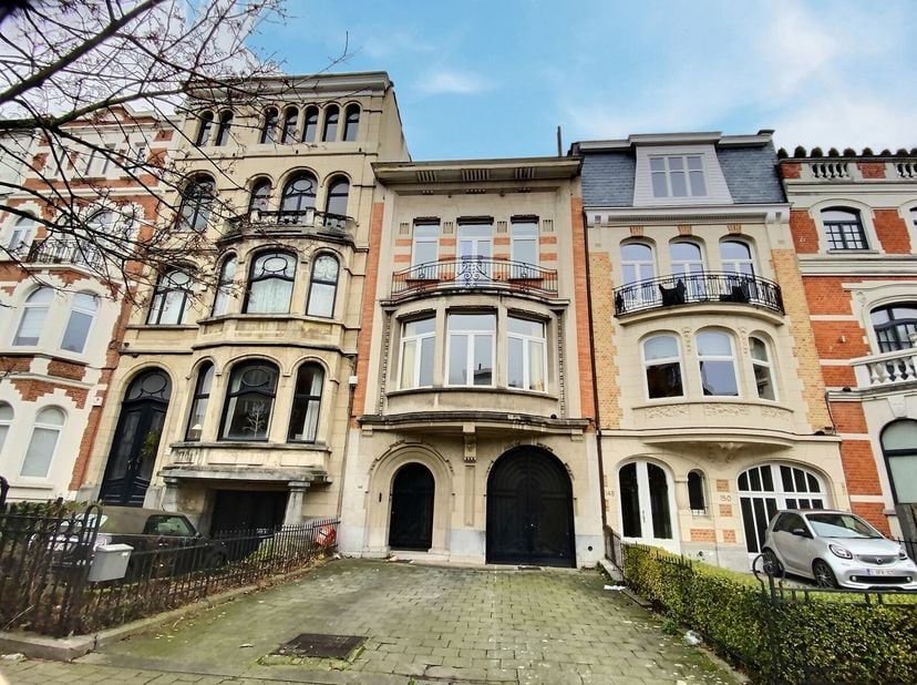 Forest - Guillaume Van Haelen | Maison de maitre avec jardin&lt;br /&gt;
La maison se compose comme suit:&lt;br /&gt;
Au rez-de-chaussée d&#039;un hall d&#039;entrée, un ga