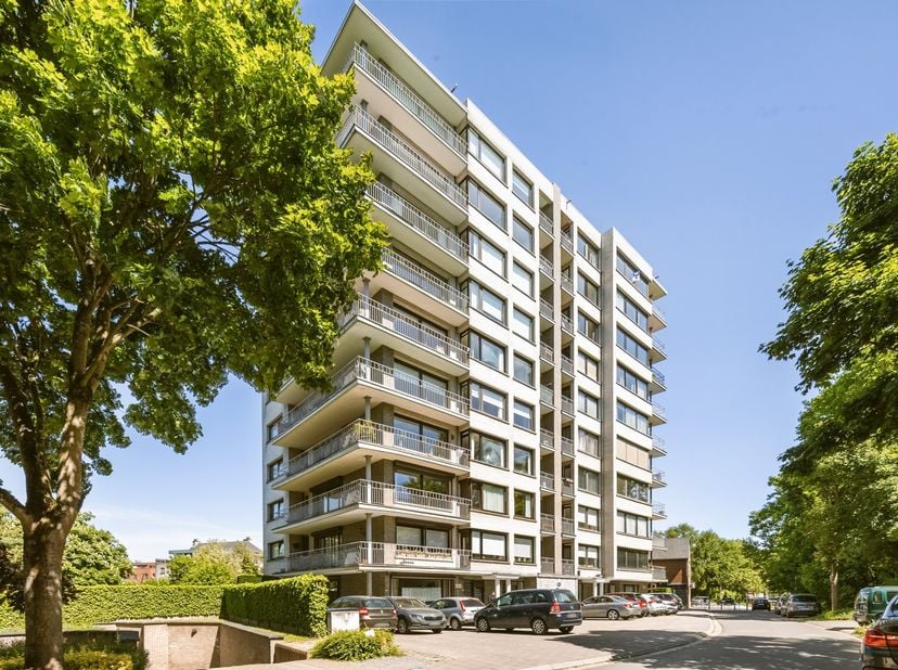 Ontdek dit uniek penthouse appartement met een adembenemend uitzicht over Genk.&lt;br /&gt;
&lt;br /&gt;
Op het einde van deze doodlopende straat, grenzend langs