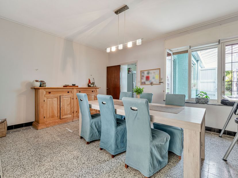 Ruim/ verder te renoveren pand met zijpoort en 4 slaapkamers zoekt nieuwe eigenaars te Wevelgem!&lt;br /&gt;
Het pand is voorzien van een zijpoort, ideaal o