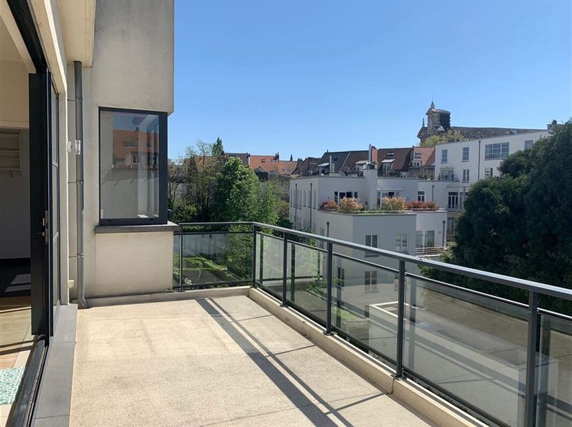 Châtelain - Magnifique appartement dans immeuble de standing&lt;br /&gt;
 Situé au 3e étage, très bel appartement de ± 122 m2, très lumineux et rénové se co
