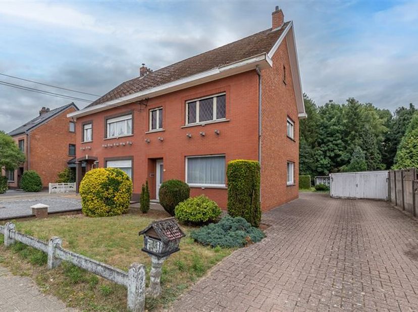 Charmant halfopen renovatieproject op een toplocatie in Averbode&lt;br /&gt;
Gelegen op wandel- en fietsafstand van scholen, Colruyt, bakkers, slagers en de