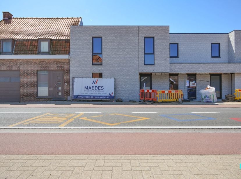 Op deze kleinschalige nieuwe verkaveling zijn momenteel drie nieuwbouw woningen in opbouw met zuid georiënteerde tuin en carport. Het betreft hier een