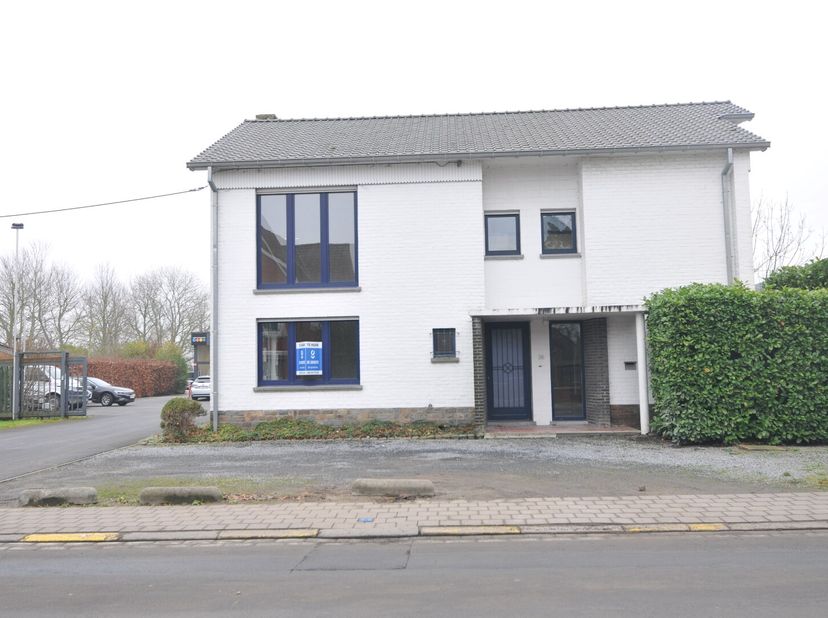 Agréable et spacieuse maison située à Deerlijk.&lt;br /&gt;
L&#039;habitation a récemment été rafraichie et est prête à accueillir ses nouveux habitants.&lt;br /&gt;
A