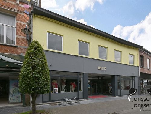                                         Bureaux à vendre à Hamme, € 350.000

