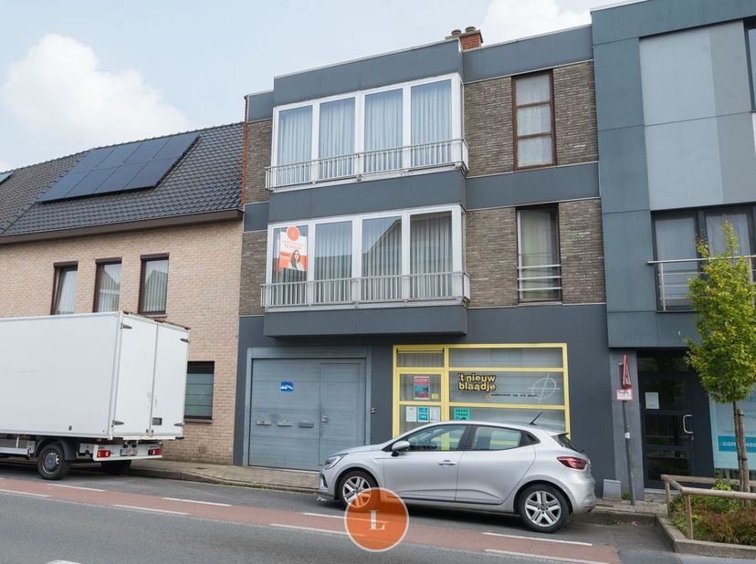 Dit appartement, gelegen in hartje Menen, biedt een uitstekende kans voor zowel eigen bewoning als investering.&lt;br /&gt;
&lt;br /&gt;
Het appartement is gelege