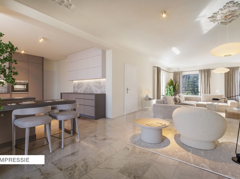 Deze villa, met bewoonbare oppervlakte van ca. 669 m², is gelegen te Meer op een perceel van ca. 4.865 m². De woning omvat oa. 5 slaapkamers, 2 badkam
