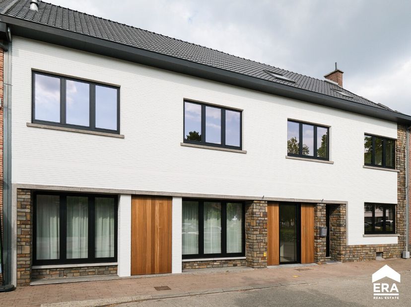 [[ DIT PAND NEEMT DEEL AAN DE ERA OPEN HUIZEN DAG OP 14/6 VAN 11:00 TOT 12:00 ]] Gerenoveerd en instapklaar gelijkvloers appartement met stadstuin in