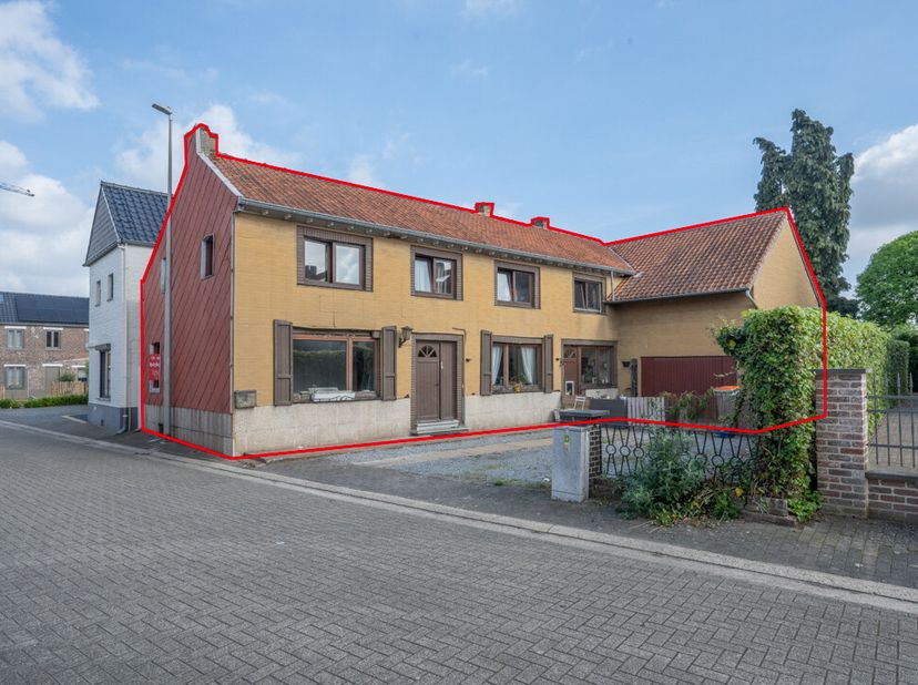 TE RENOVEREN WONING &lt;br /&gt;
 &lt;br /&gt;
Een woonhuis, Rolstraat 16, in woongebied met landelijk karakter,  sectie A, nummer 825/H_P0000, 4a30ca. KI 307. &lt;b