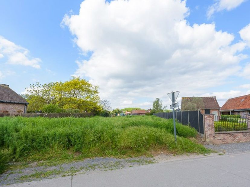 Ben je op zoek naar de ideale plek om jouw droomwoning te realiseren? Dan is dit perceel in Deerlijk precies wat je zoekt!&lt;br /&gt;
 Ligging : Gelegen op